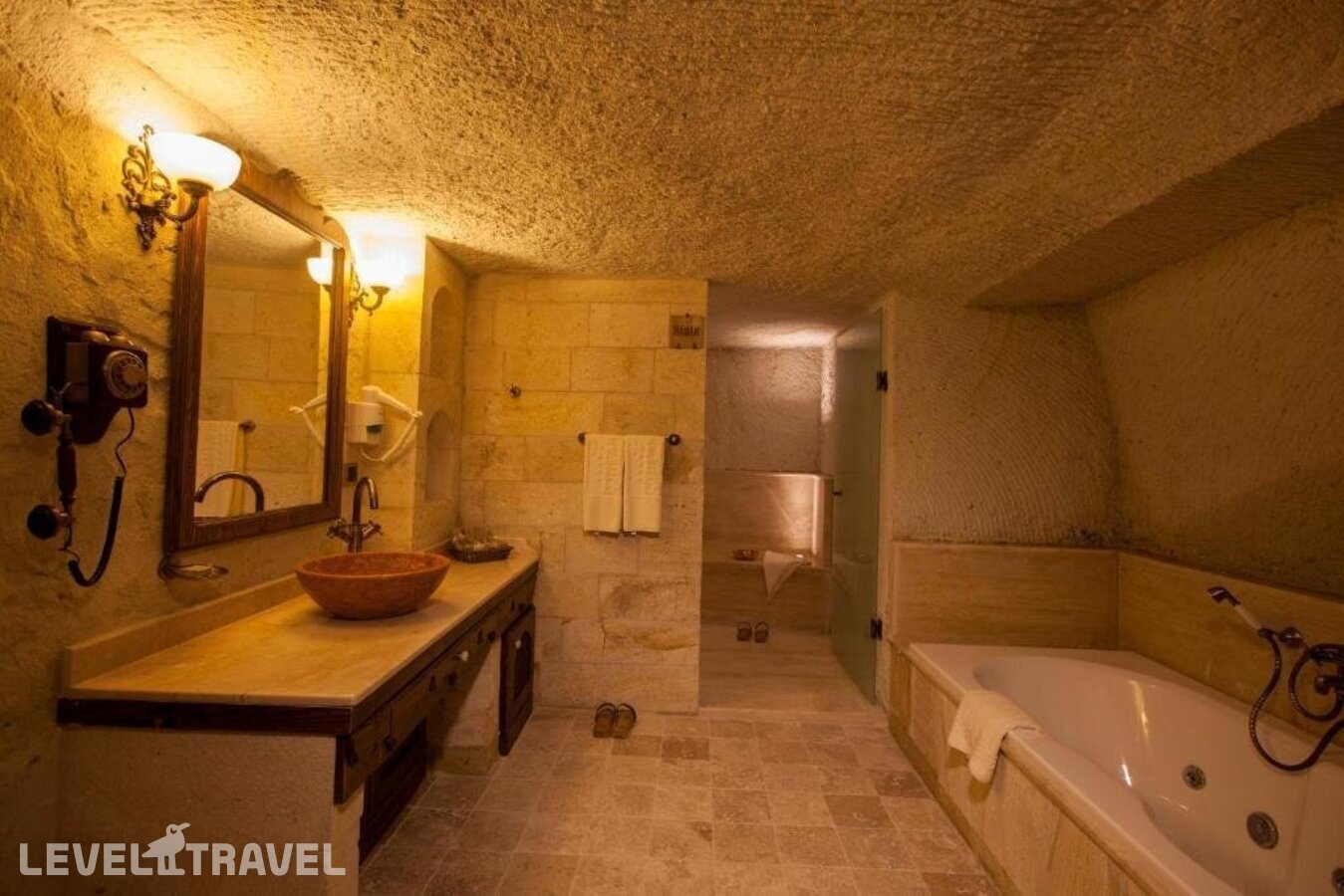 фотографии номера Люкс отеля Kayakapi Premium Caves Cappadocia Hotel в Турция(Ургюп) - фото №40