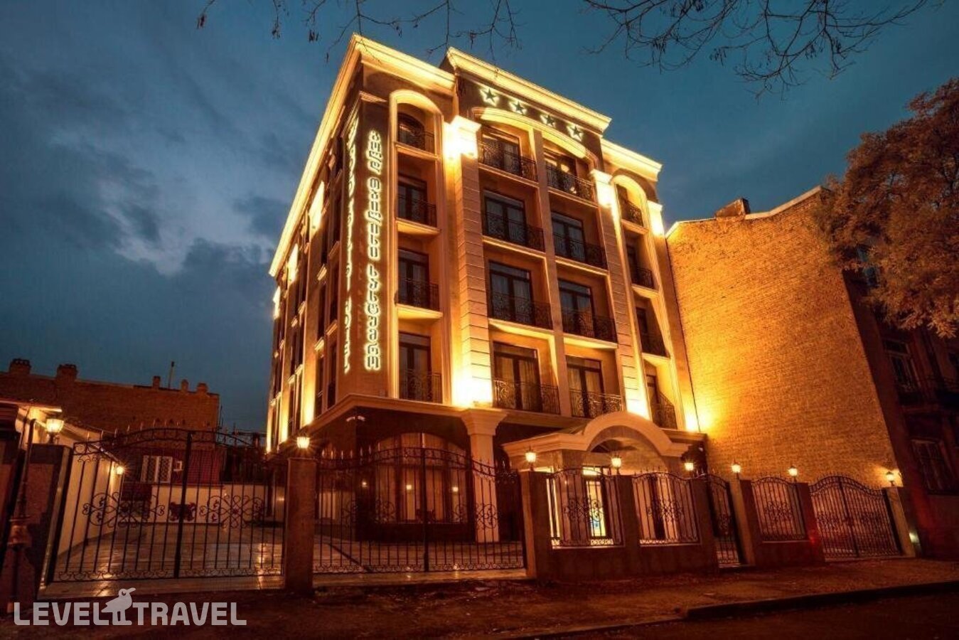 фотографии номера Четырехместный номер отеля Gold Tbilisi Hotel в Грузия(Тбилиси) - фото №12