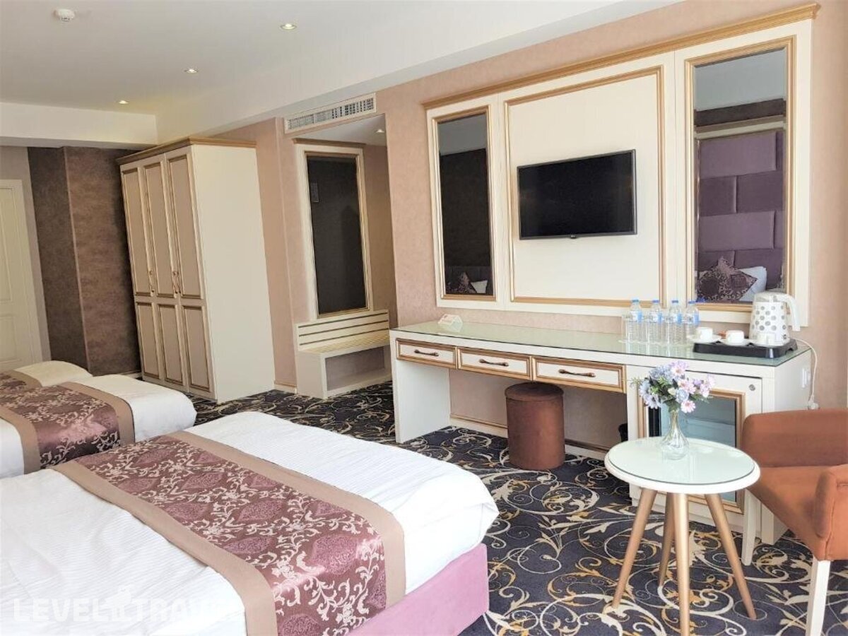 фотографии номера Четырехместный номер отеля Gold Tbilisi Hotel в Грузия(Тбилиси) - фото №1
