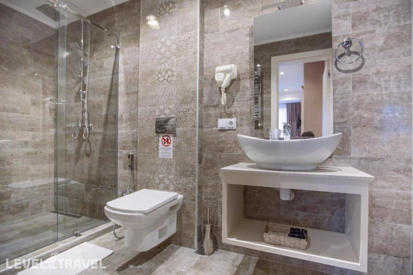 фотографии номера Четырехместный номер отеля Gold Tbilisi Hotel в Грузия(Тбилиси) - фото №10