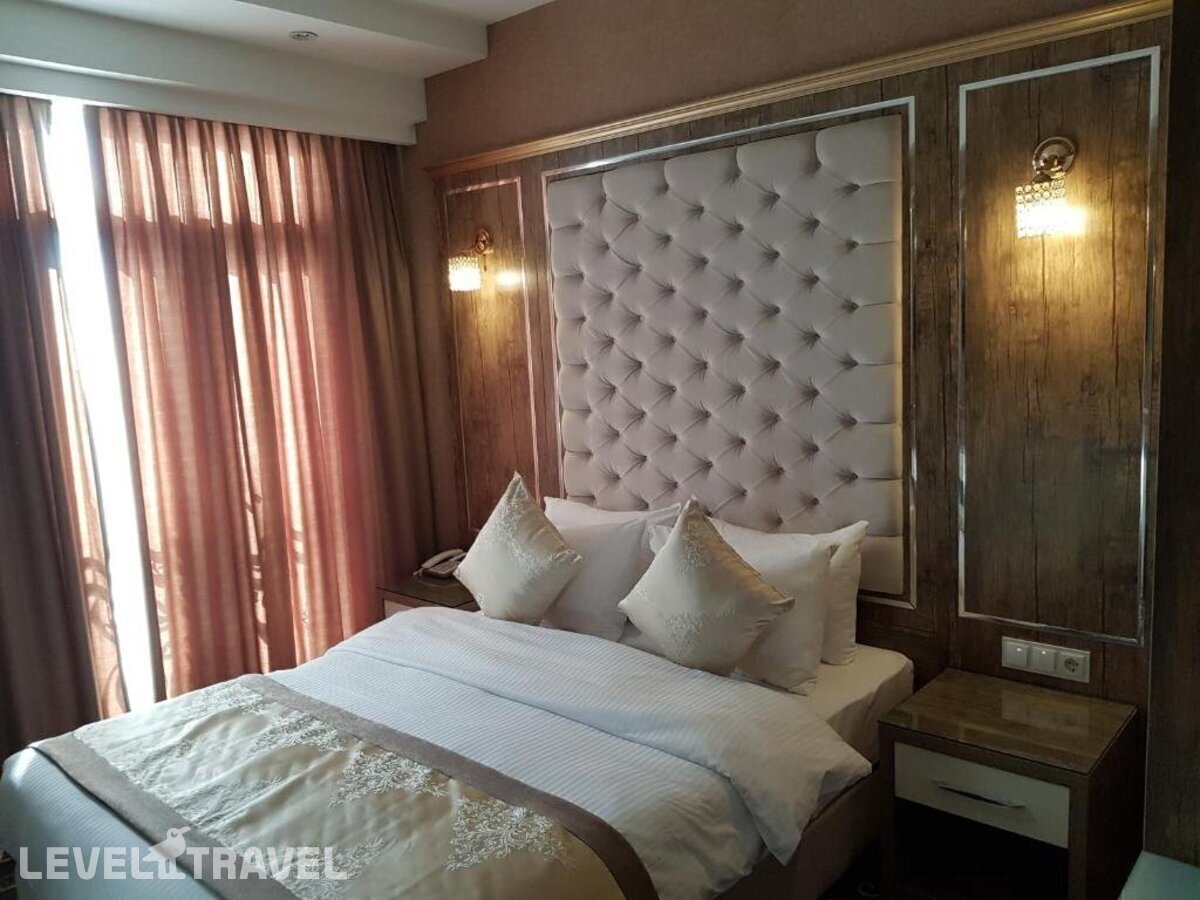 фотографии номера Улучшенный номер отеля Gold Tbilisi Hotel в Грузия(Тбилиси) - фото №4