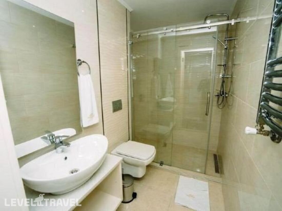 фотографии номера Улучшенный люкс отеля Gold Tbilisi Hotel в Грузия(Тбилиси) - фото №9