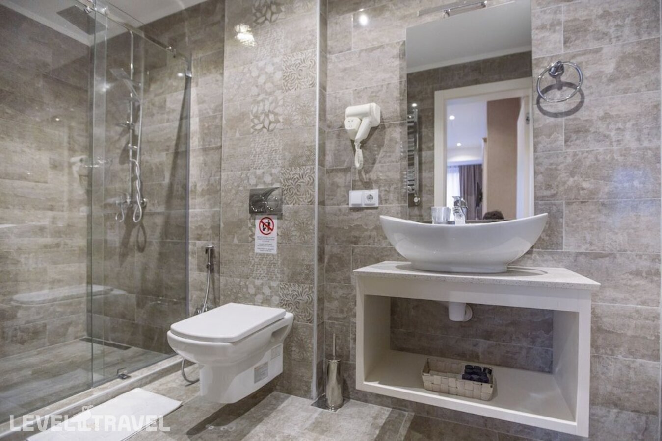 фотографии номера Улучшенный люкс отеля Gold Tbilisi Hotel в Грузия(Тбилиси) - фото №5
