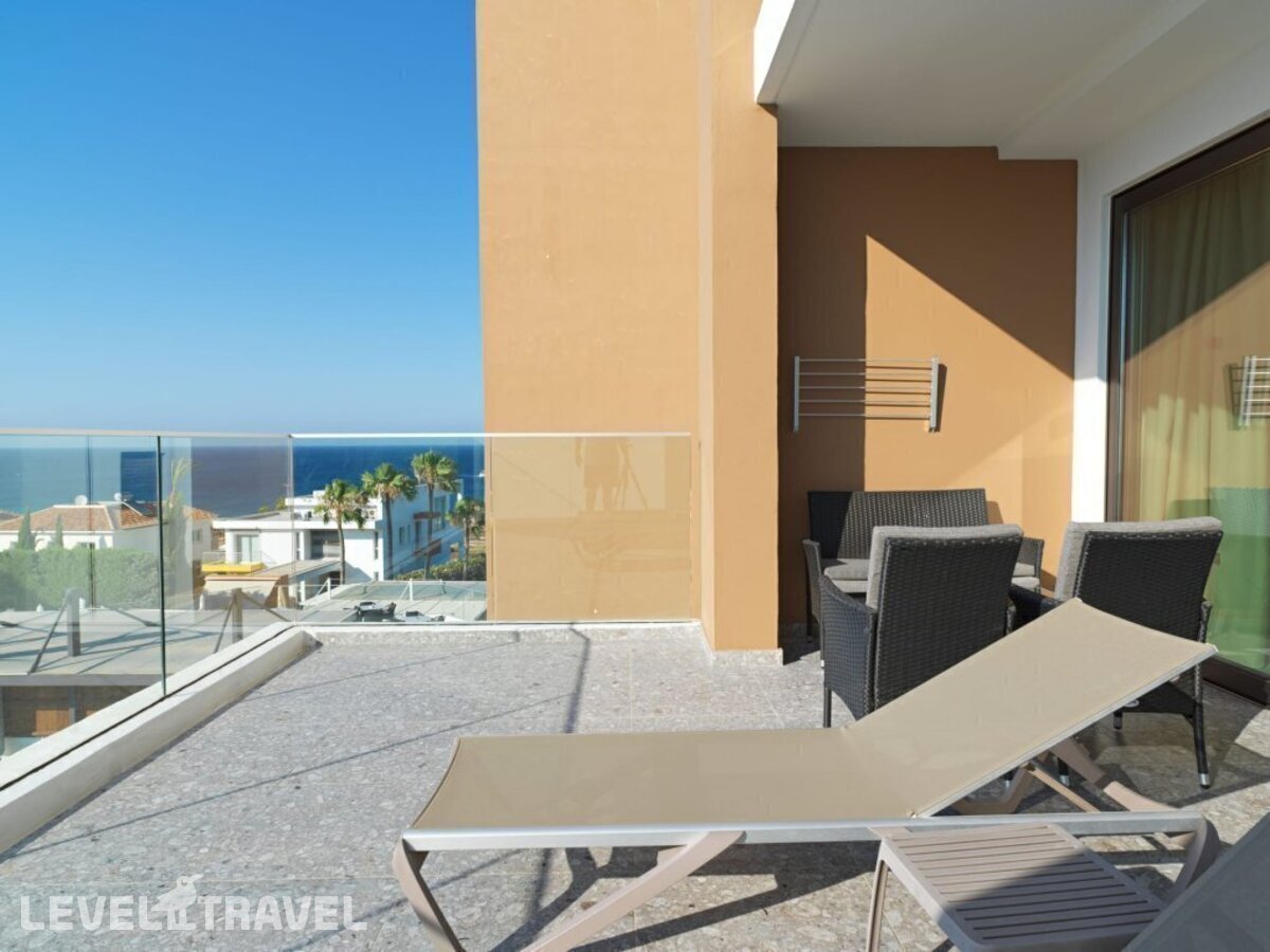 фотографии номера Улучшенный номер отеля Leonardo Crystal Cove Hotel & Spa By The Sea (Adults Only 16+) в Кипр(Протарас) - фото №11