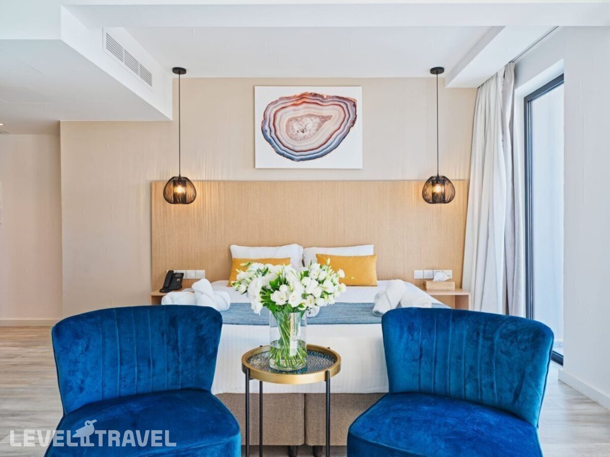 фотографии номера Улучшенный номер отеля Leonardo Crystal Cove Hotel & Spa By The Sea (Adults Only 16+) в Кипр(Протарас) - фото №5