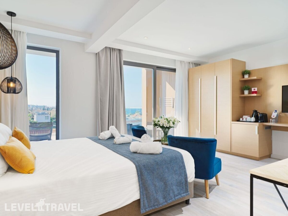 фотографии номера Улучшенный номер отеля Leonardo Crystal Cove Hotel & Spa By The Sea (Adults Only 16+) в Кипр(Протарас) - фото №3