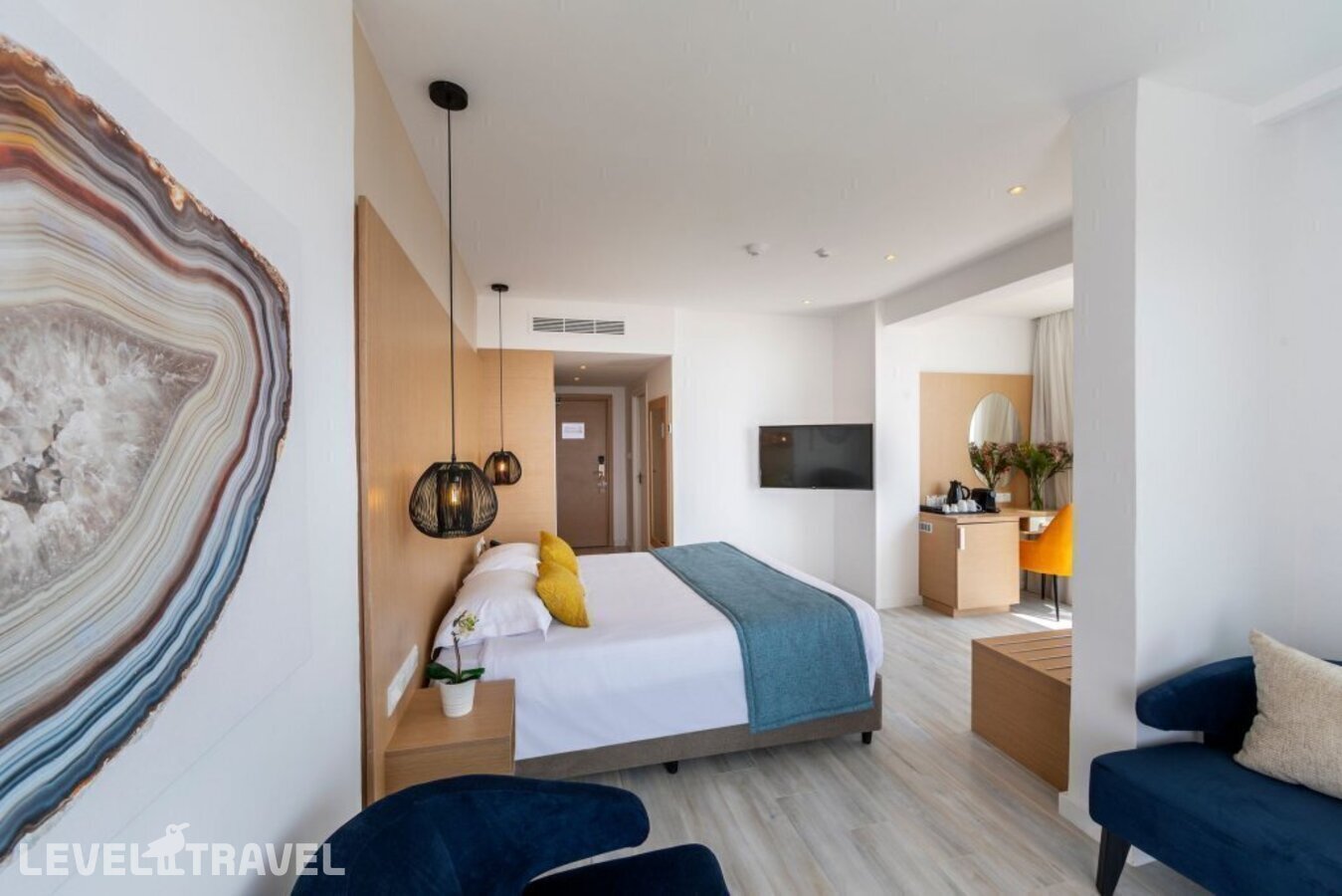 фотографии номера Полулюкс отеля Leonardo Crystal Cove Hotel & Spa By The Sea (Adults Only 16+) в Кипр(Протарас) - фото №4