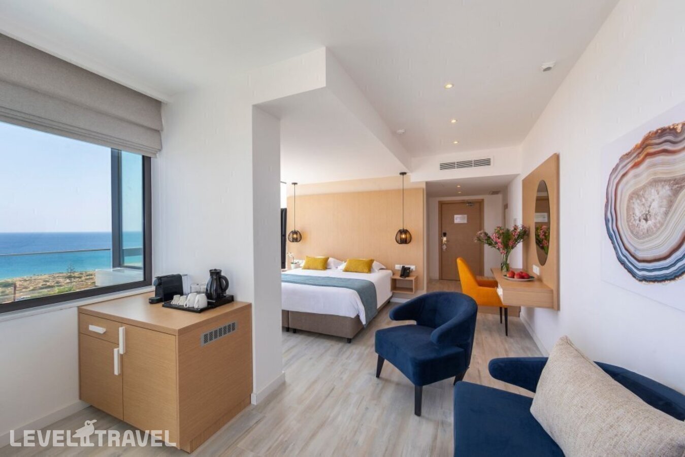 фотографии номера Полулюкс отеля Leonardo Crystal Cove Hotel & Spa By The Sea (Adults Only 16+) в Кипр(Протарас) - фото №6