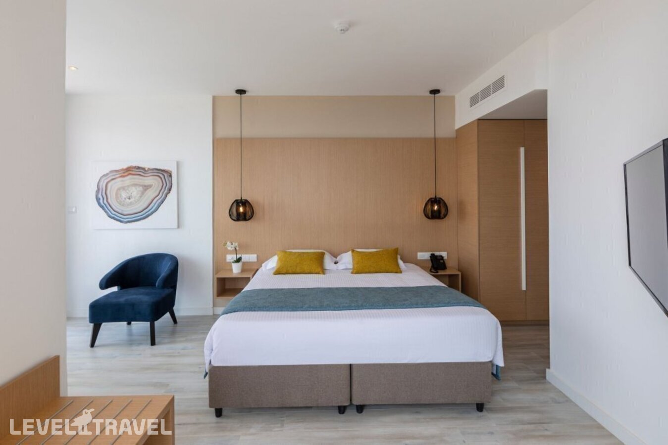 фотографии номера Полулюкс отеля Leonardo Crystal Cove Hotel & Spa By The Sea (Adults Only 16+) в Кипр(Протарас) - фото №3