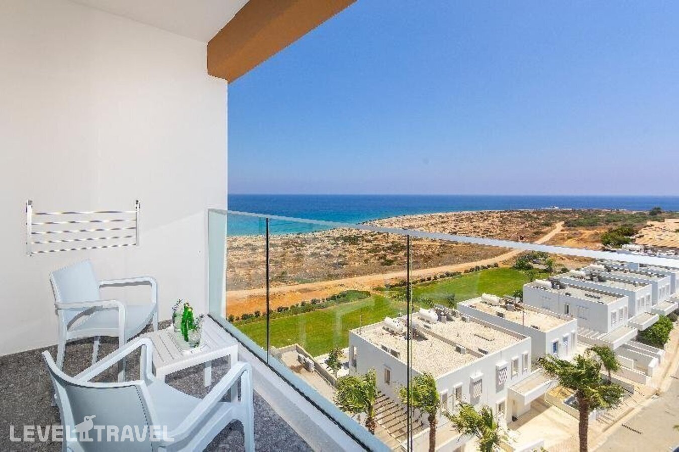 фотографии номера Стандартный номер отеля Leonardo Crystal Cove Hotel & Spa By The Sea (Adults Only 16+) в Кипр(Протарас) - фото №11
