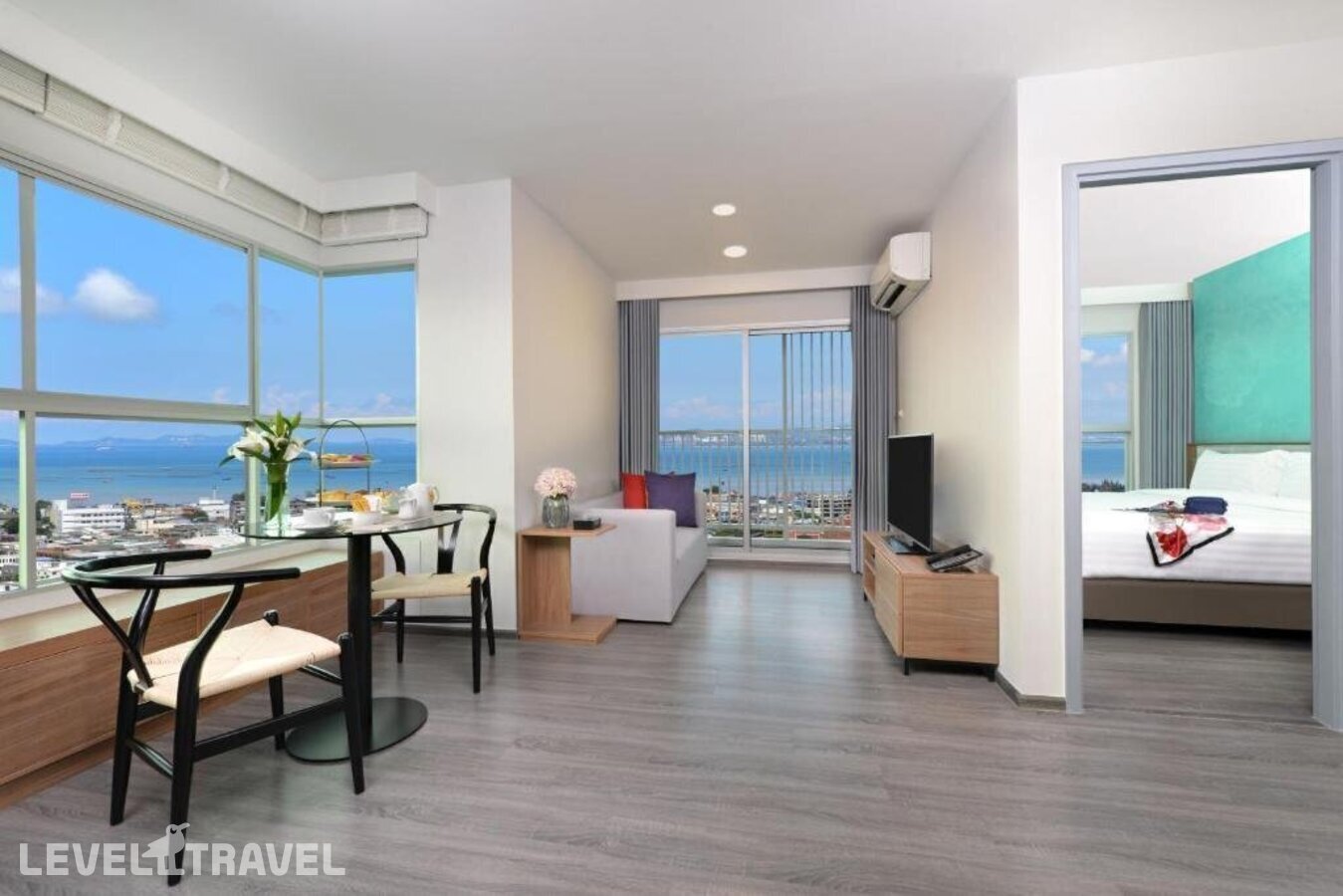 фотографии номера Трехместный номер отеля Centre Point Hotel Pattaya в Таиланд(Наклуа) - фото №1