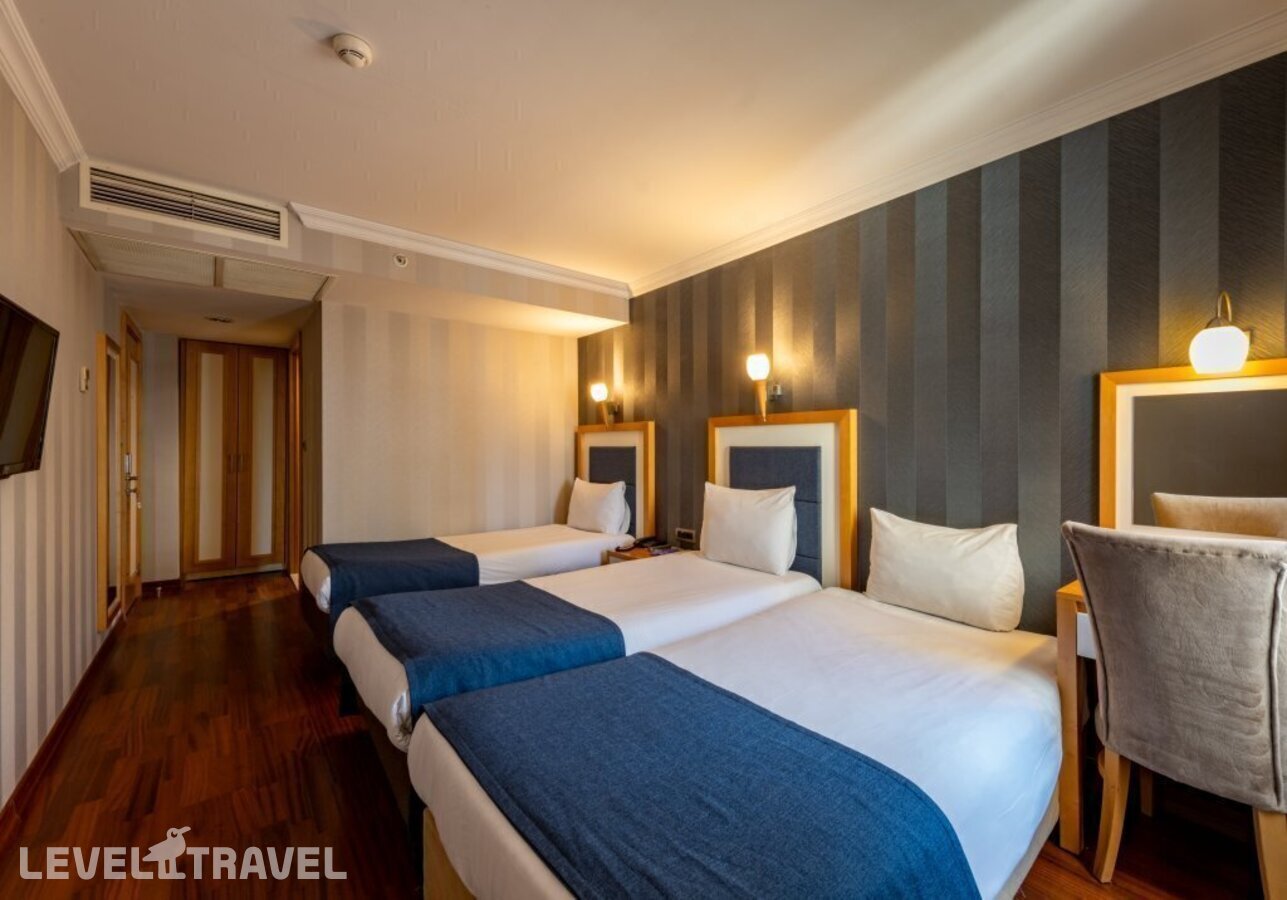 фотографии номера Трехместный номер отеля Aven Hotel (Ex. Nova Plaza Taksim Square) в Турция(Бейоглу) - фото №1
