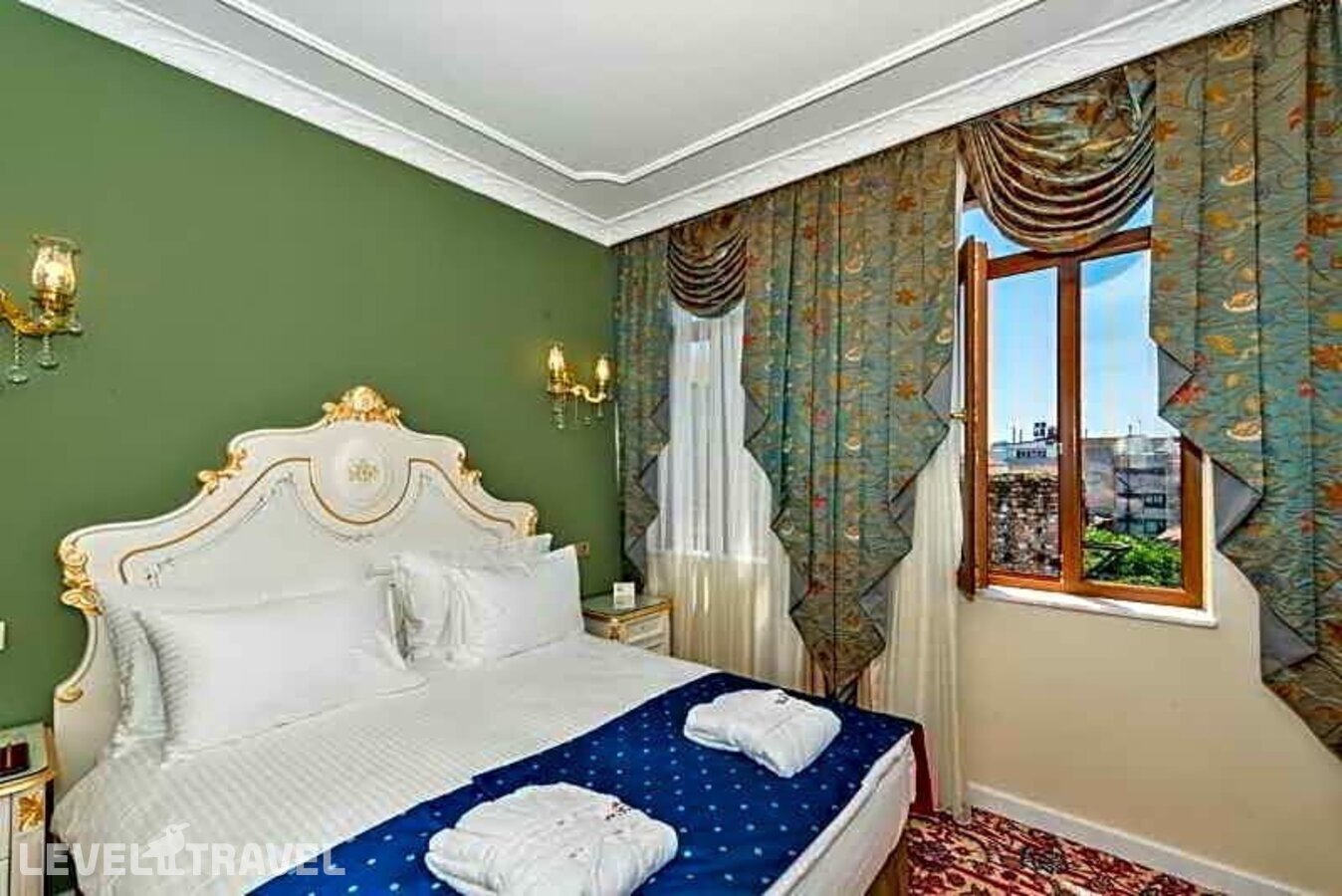 фотографии номера Трехместный улучшенный отеля The Galataport Hotel в Турция(Бейоглу) - фото №8