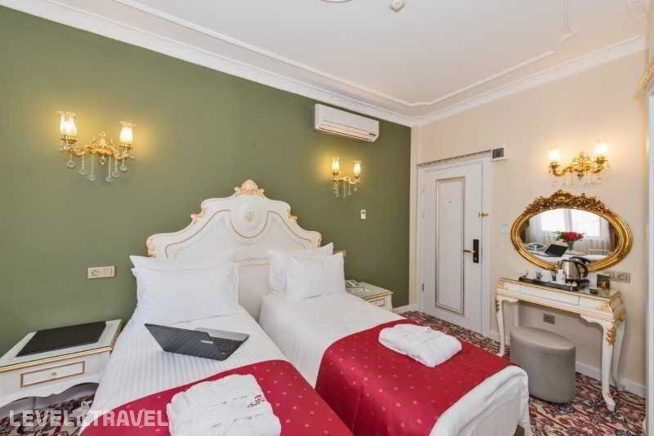 фотографии номера Трехместный улучшенный отеля The Galataport Hotel в Турция(Бейоглу) - фото №6