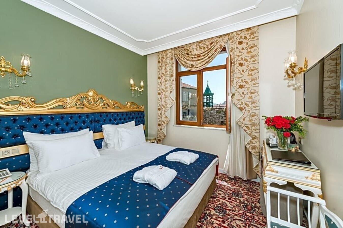 фотографии номера Трехместный улучшенный отеля The Galataport Hotel в Турция(Бейоглу) - фото №2