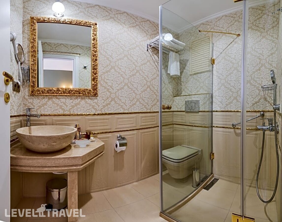 фотографии номера Трехместный улучшенный отеля The Galataport Hotel в Турция(Бейоглу) - фото №1