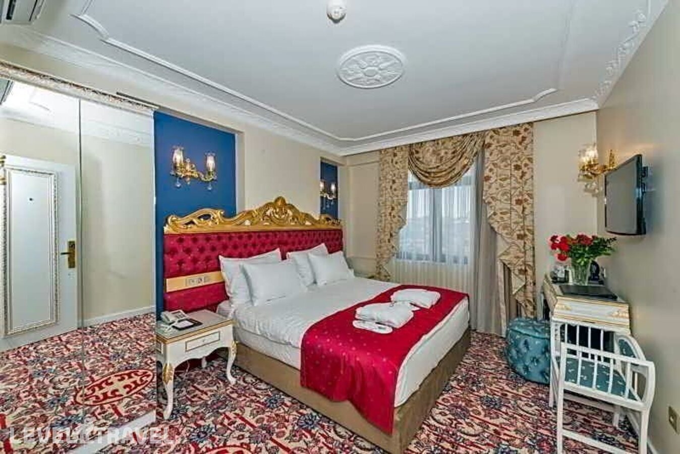 фотографии номера Трехместный улучшенный отеля The Galataport Hotel в Турция(Бейоглу) - фото №10