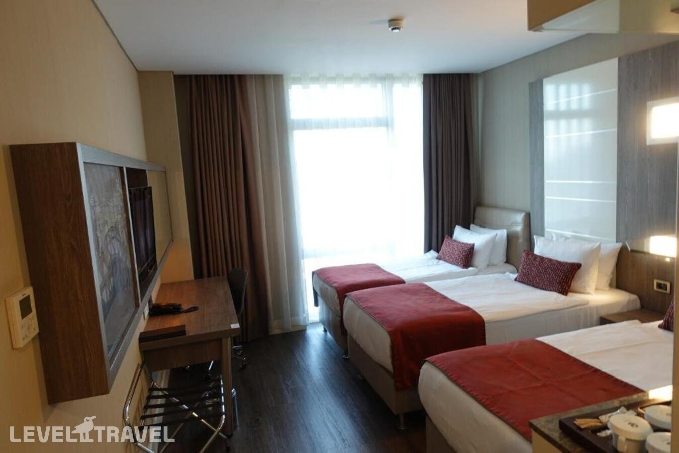 фотографии номера Трехместный номер отеля Ramada Encore Istanbul Bayrampasa в Турция(Байрампаша) - фото №1