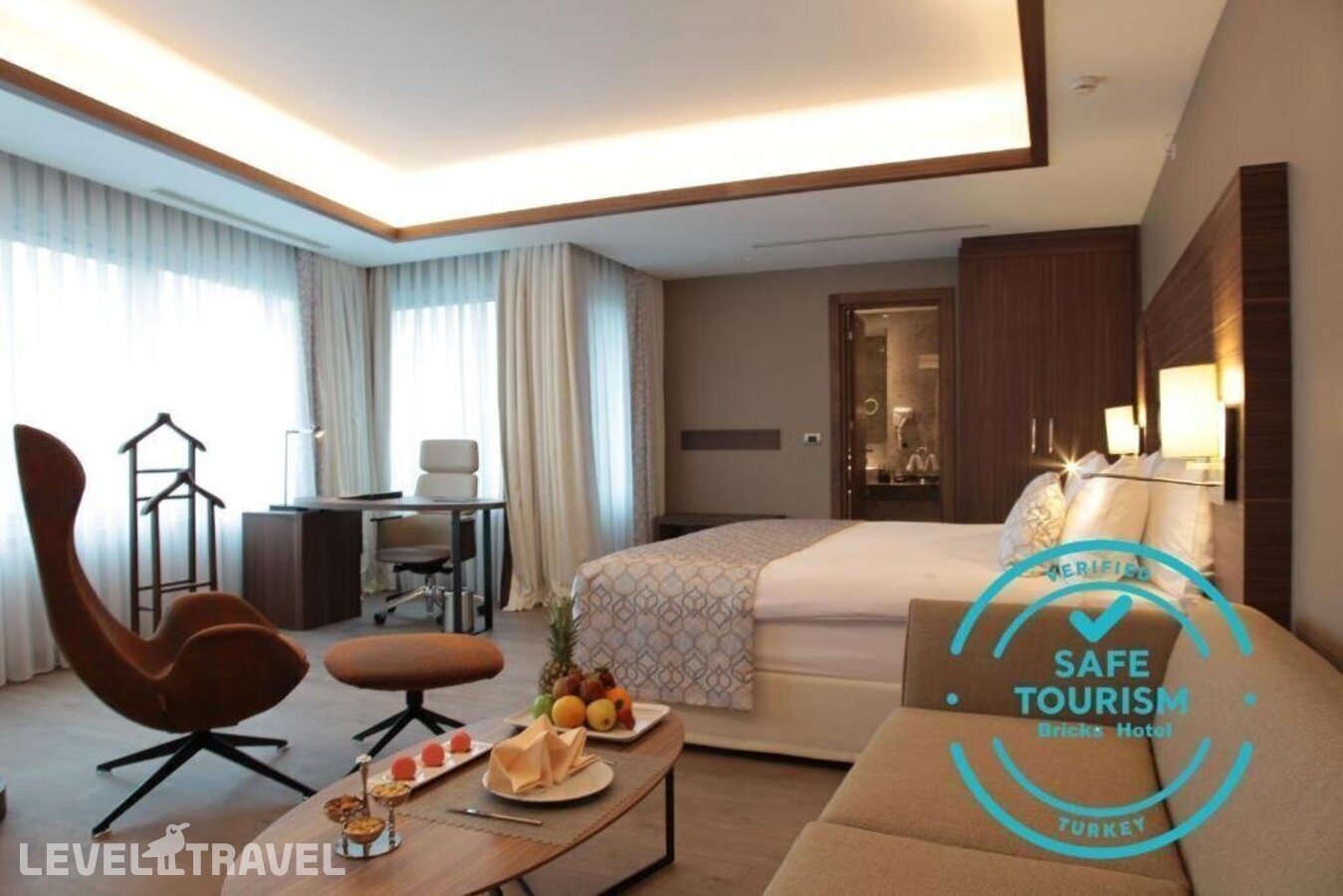 фотографии номера Трехместный люкс отеля Bricks Hotel Istanbul в Турция(Бахчелиэвлер) - фото №1