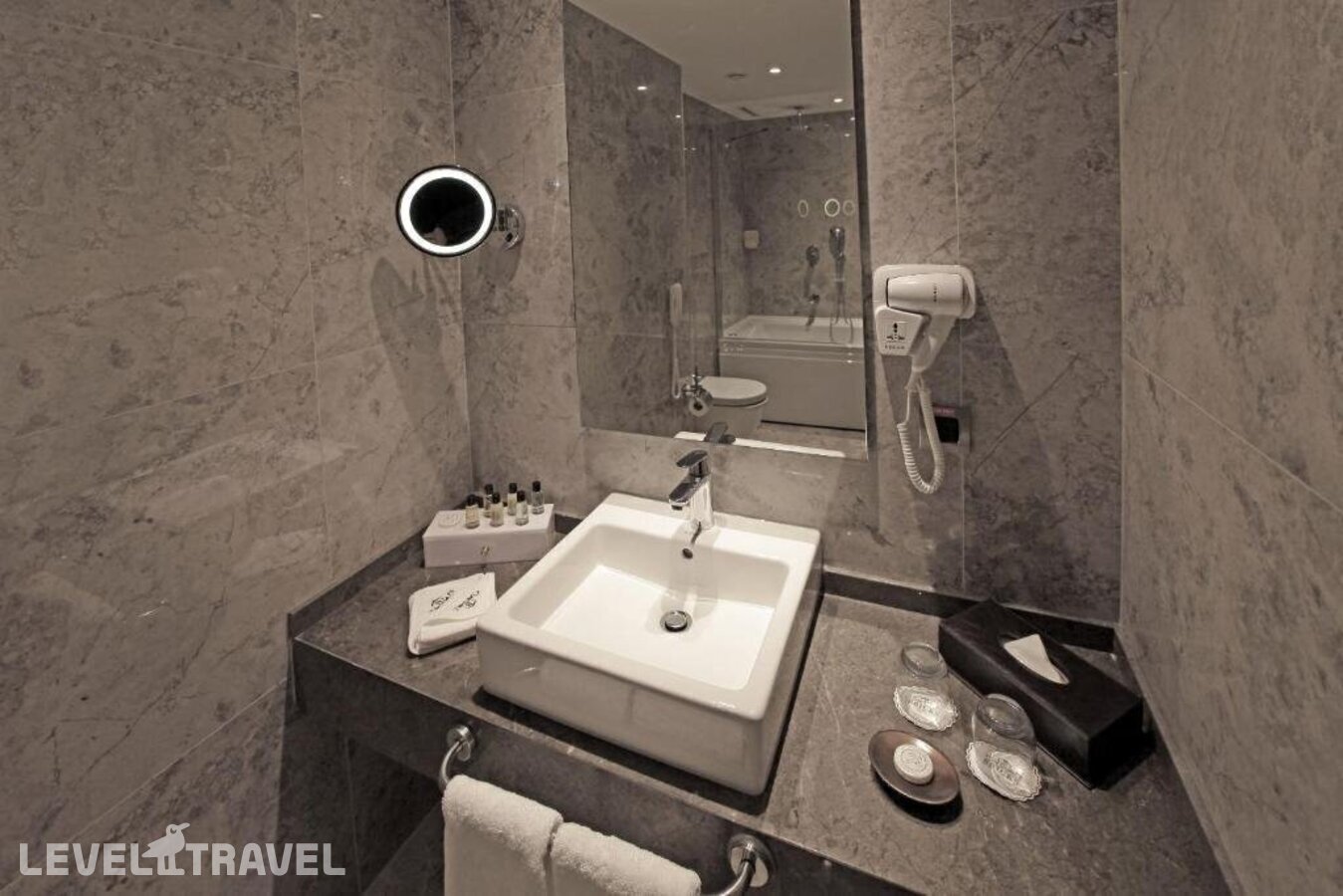 фотографии номера Трехместный полулюкс отеля Bricks Hotel Istanbul в Турция(Бахчелиэвлер) - фото №4
