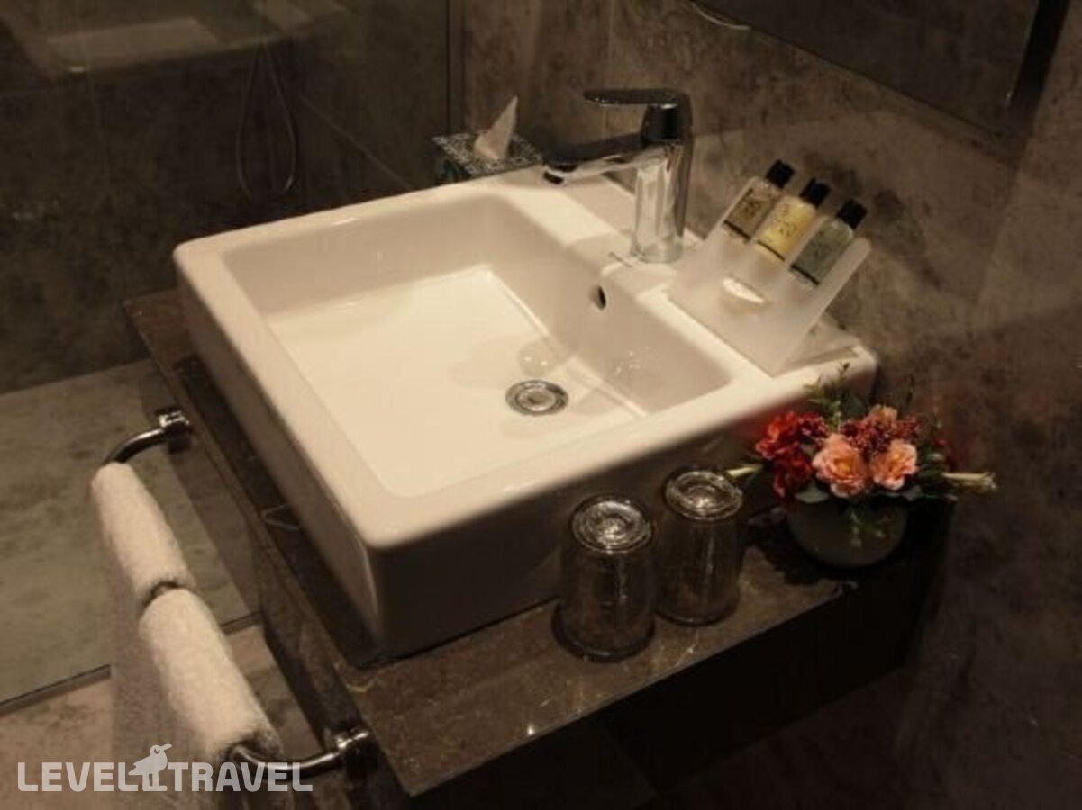 фотографии номера Трехместный улучшенный отеля Bricks Hotel Istanbul в Турция(Бахчелиэвлер) - фото №8
