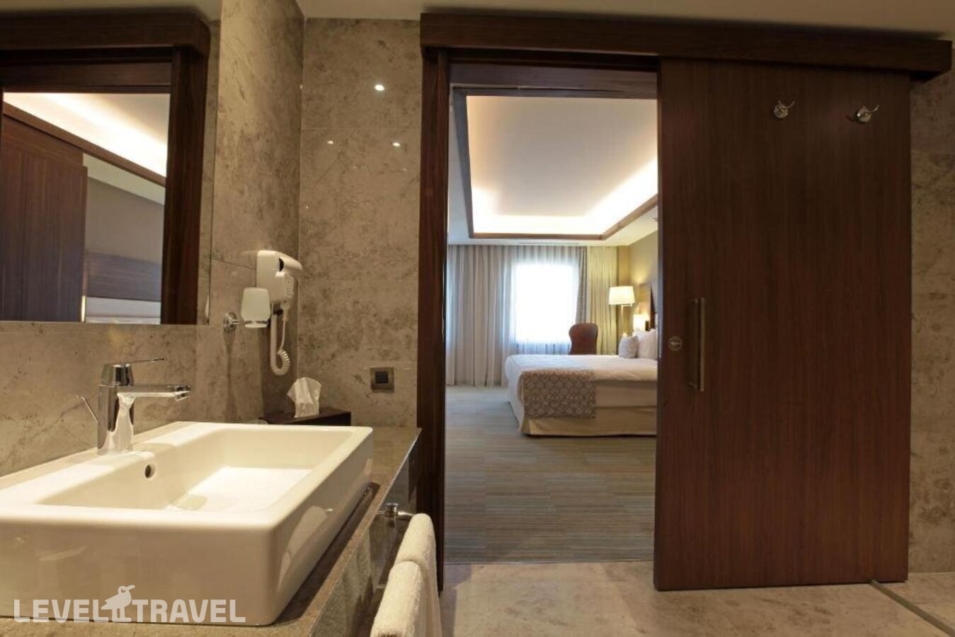 фотографии номера Трехместный делюкс отеля Bricks Hotel Istanbul в Турция(Бахчелиэвлер) - фото №1