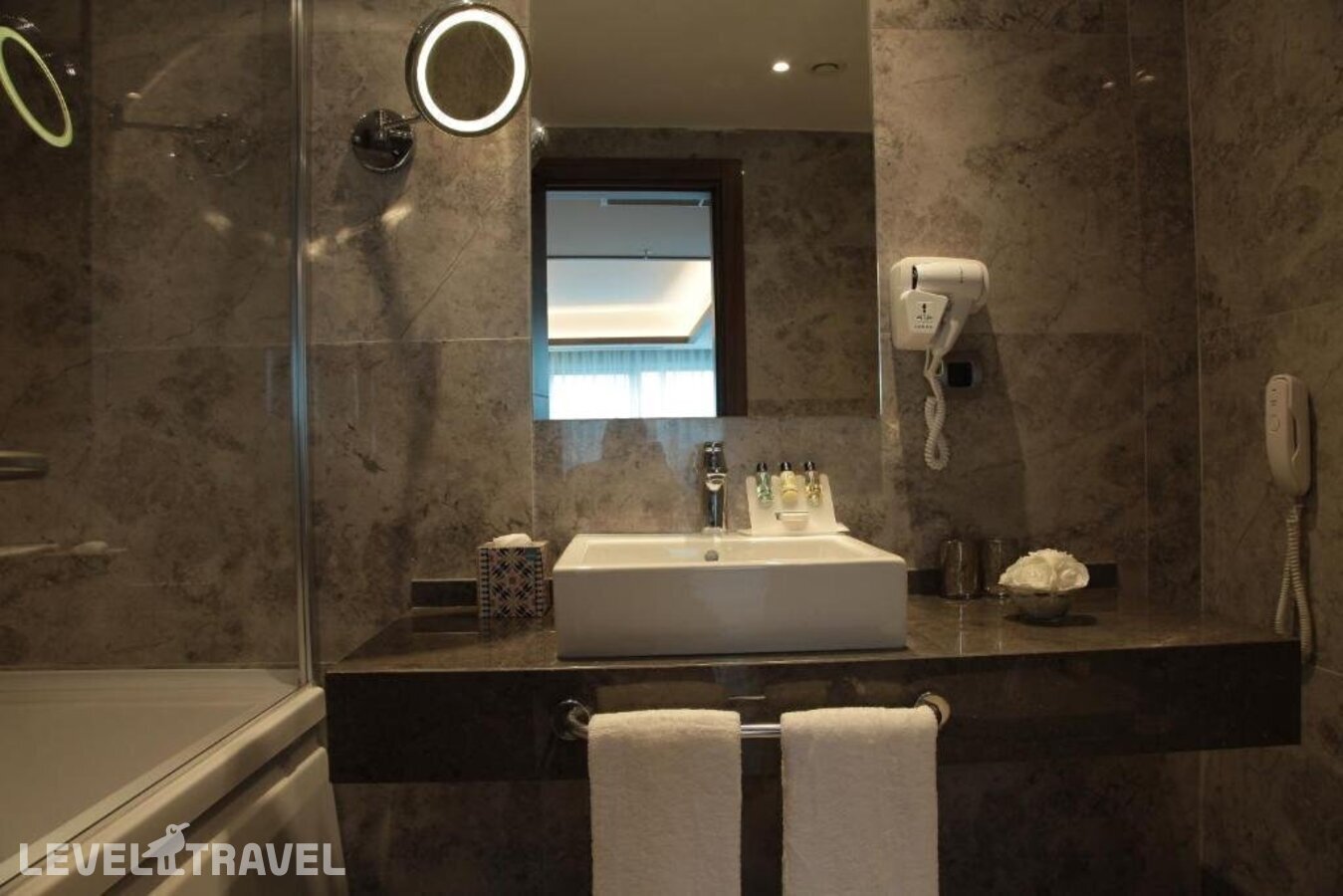 фотографии номера Трехместный делюкс отеля Bricks Hotel Istanbul в Турция(Бахчелиэвлер) - фото №5