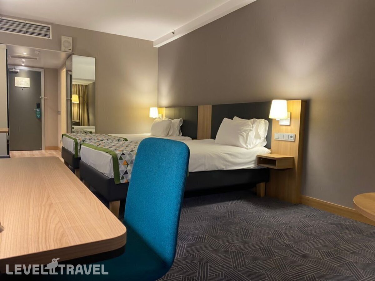 фотографии номера Улучшенный номер отеля Московские Ворота (Бывш. Holiday Inn Московские Ворота) в Россия(Московский район) - фото №1