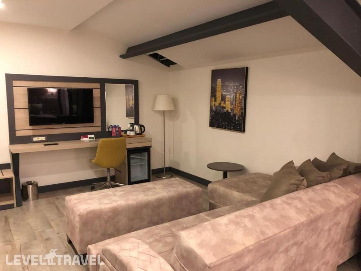 фотографии номера Люкс президентский отеля Ramada Encore By Wyndham Basin Express в Турция(Кючюкчекмедже) - фото №5
