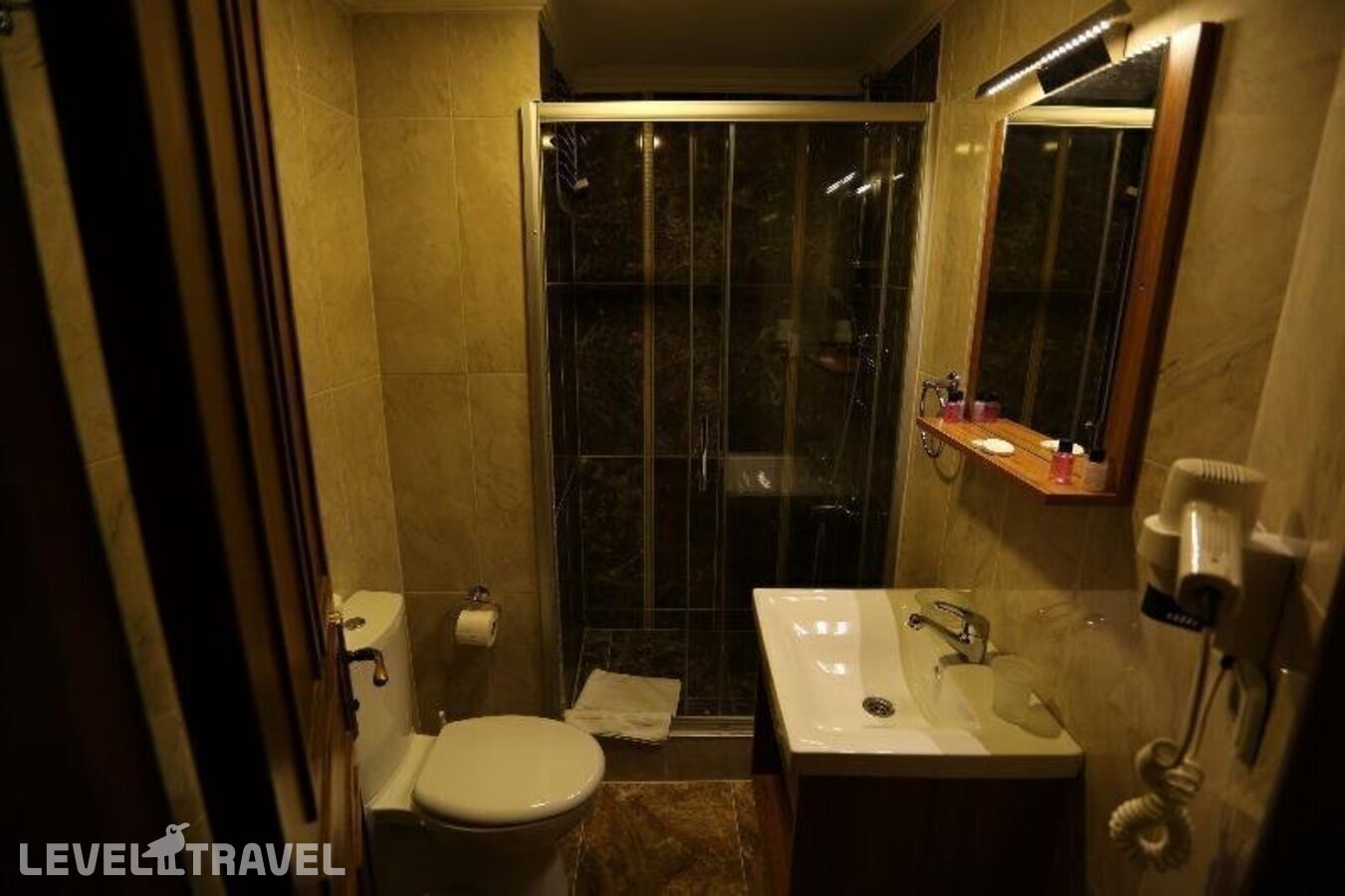 фотографии номера Трехместный номер отеля Tashkonak Hotel Istanbul в Турция(Фатих) - фото №9
