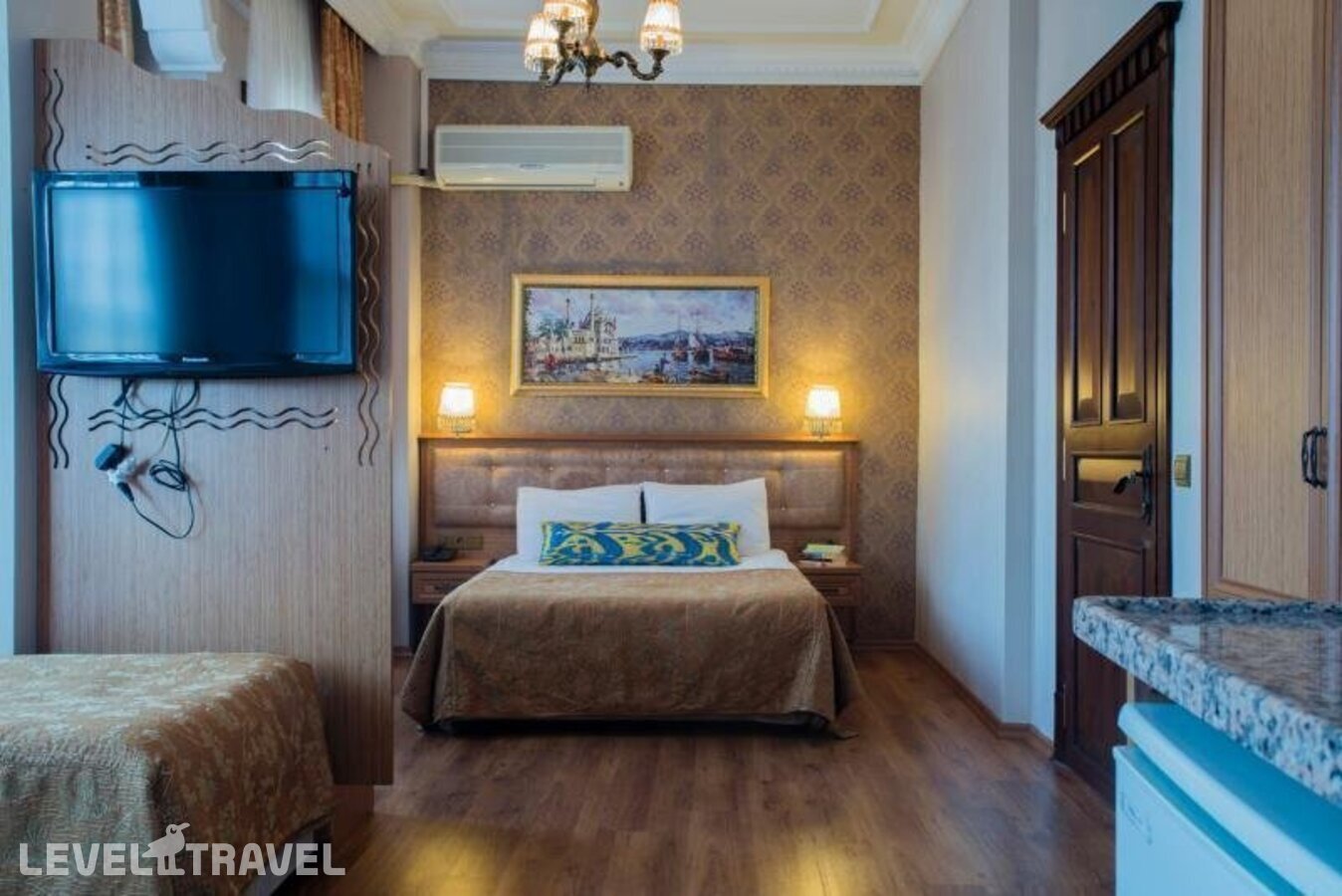 фотографии номера Трехместный номер отеля Tashkonak Hotel Istanbul в Турция(Фатих) - фото №4