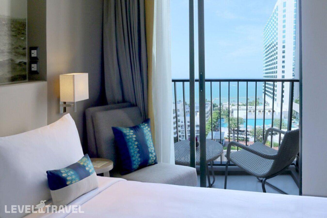 фотографии номера Люкс с видом на море отеля Mercure Pattaya Ocean Resort в Таиланд(Центральная Паттайя) - фото №38