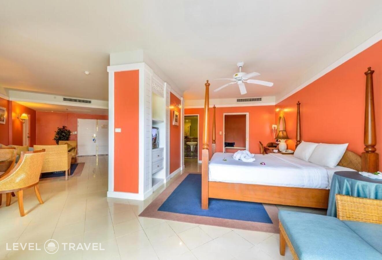 фотографии номера Делюкс с видом на бассейн отеля Andaman Seaview Hotel в Таиланд(Карон Бич) - фото №4