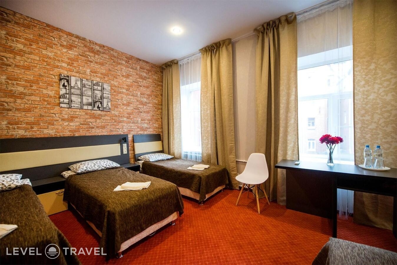 фотографии номера Трехместный Комфорт отеля Три Реки (Three Rivers Hotel) в Россия(Адмиралтейский район) - фото №1
