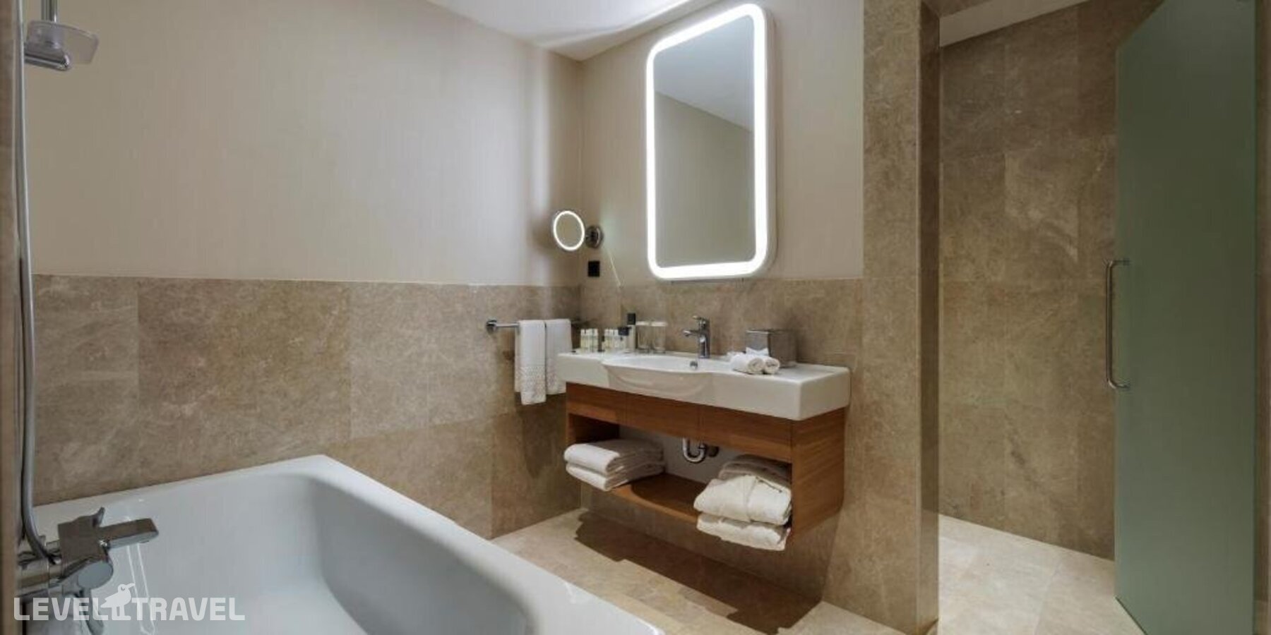 фотографии номера Полулюкс отеля Doubletree By Hilton Istanbul Tuzla в Турция(Тузла) - фото №1
