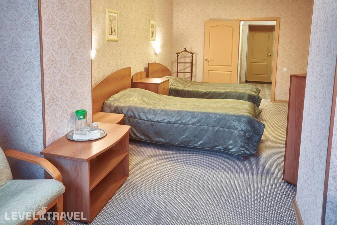 фотографии номера Стандартный плюс отеля Отель Малахит 2000 в Россия(Екатеринбург) - фото №1
