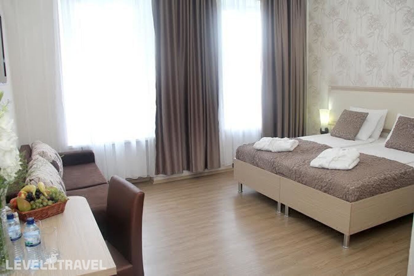 фотографии номера Семейный номер отеля Rustaveli Palace Hotel в Грузия(Тбилиси) - фото №1