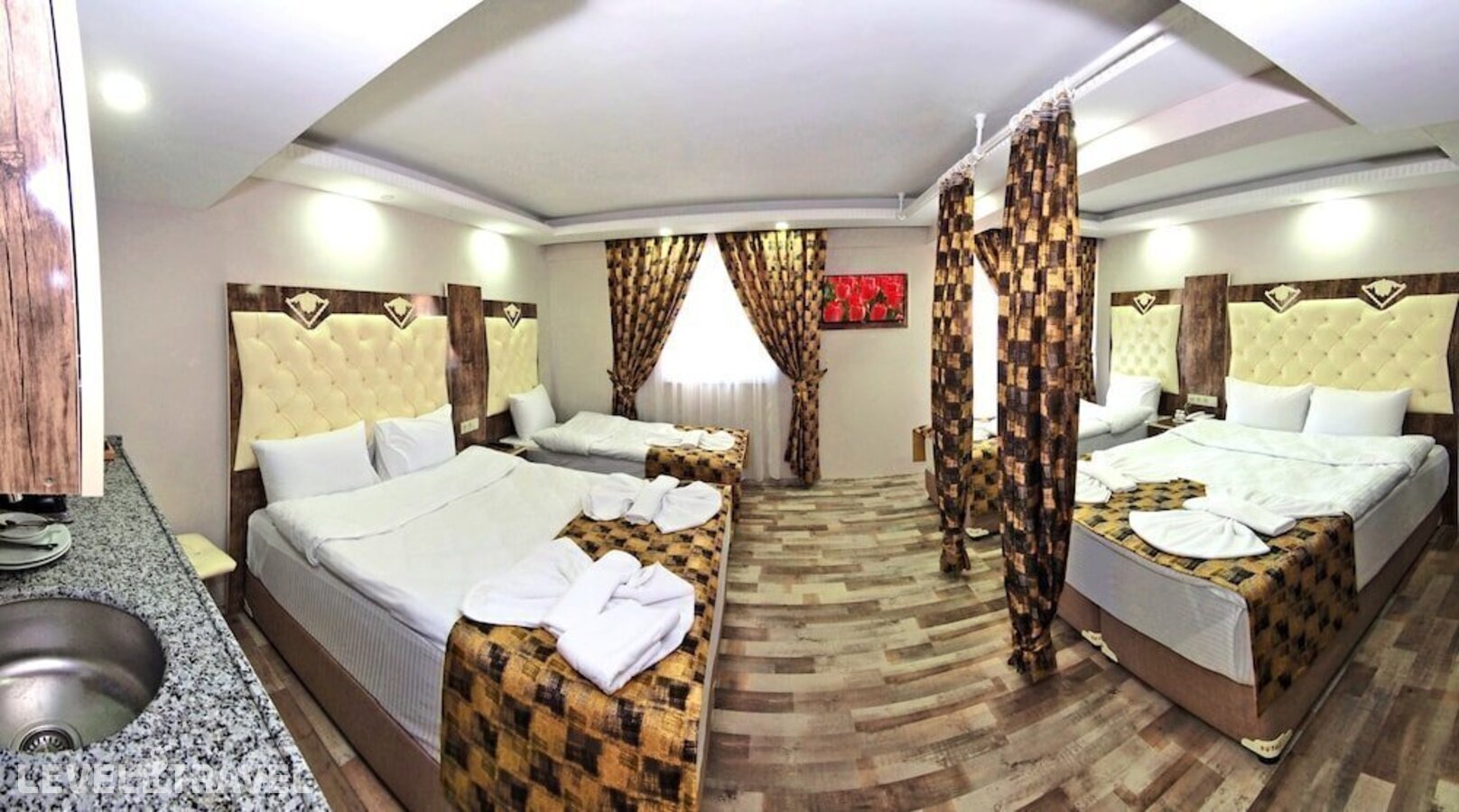 фотографии номера Четырехместный улучшенный отеля The Queen Hotel в Турция(Фатих) - фото №5