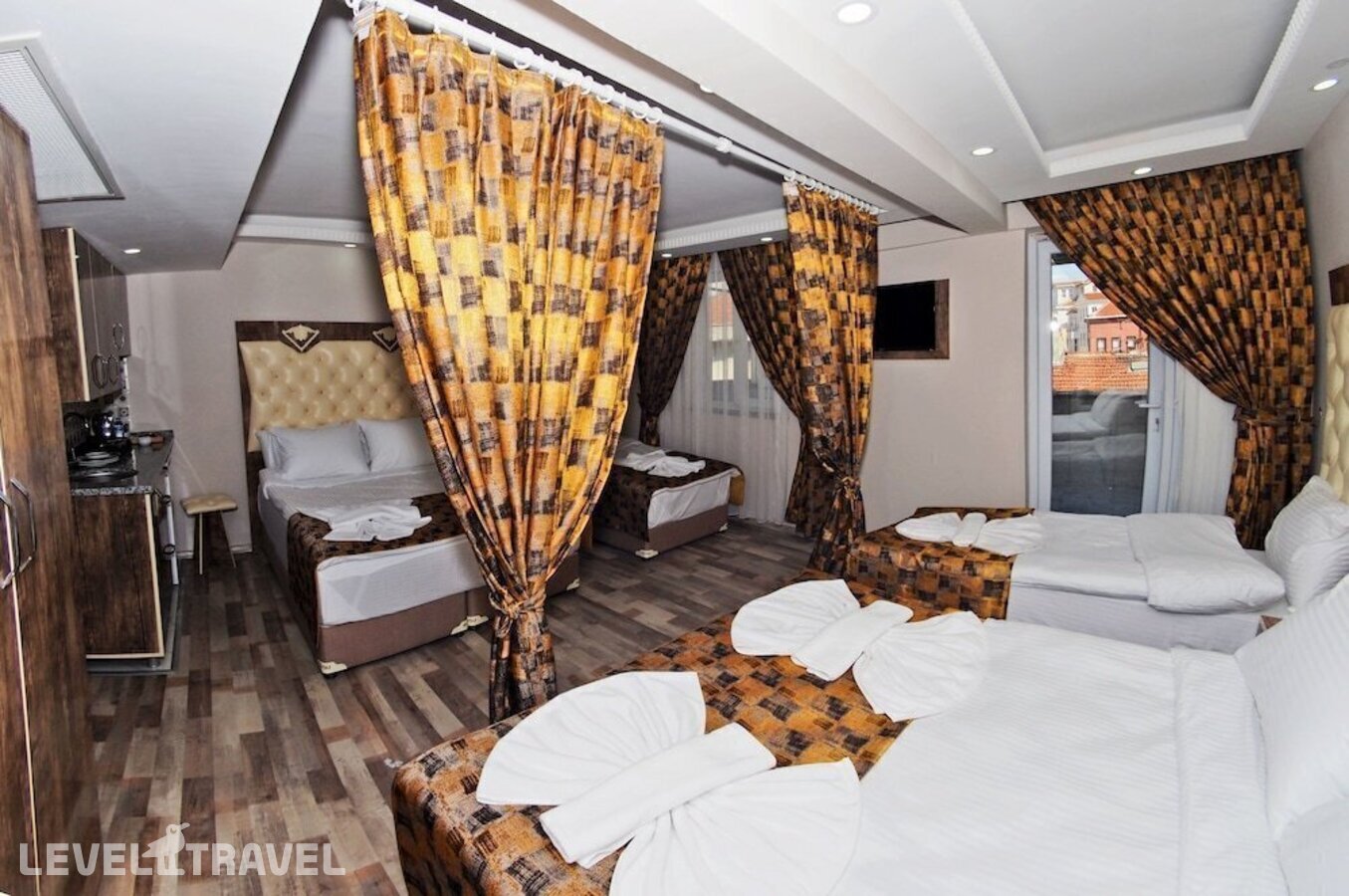 фотографии номера Четырехместный улучшенный отеля The Queen Hotel в Турция(Фатих) - фото №4