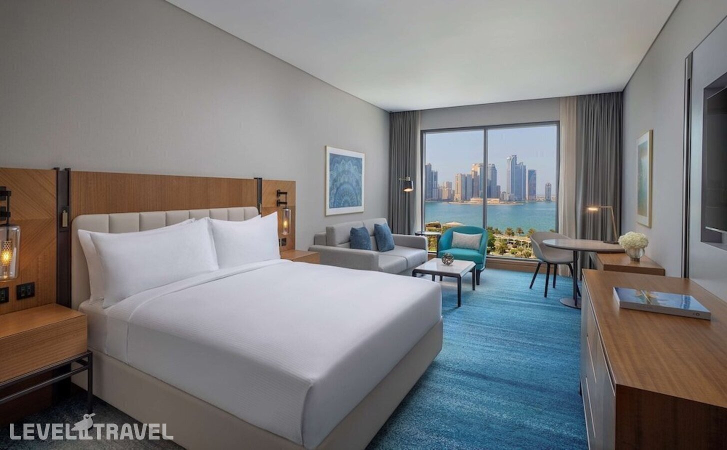 фотографии номера Делюкс отеля DoubleTree by Hilton Sharjah Waterfront Hotel And Residences в ОАЭ(Шарджа) - фото №2