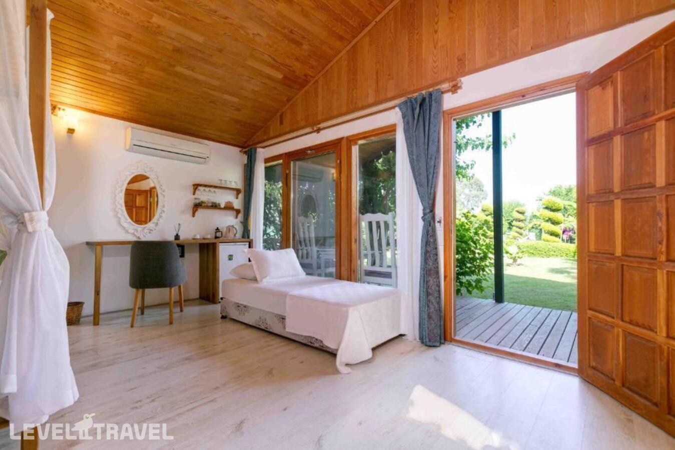 фотографии номера Бунгало отеля Etenna Beach Bungalows в Турция(Чиралы) - фото №9