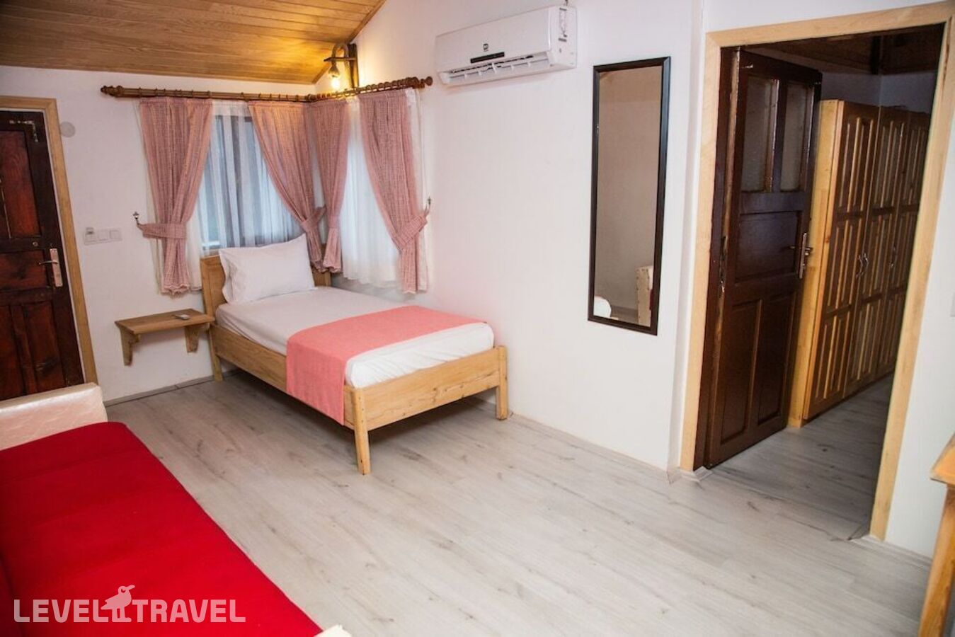 фотографии номера Семейный номер отеля Kara Kedi Beach Bungalow в Турция(Чиралы) - фото №12
