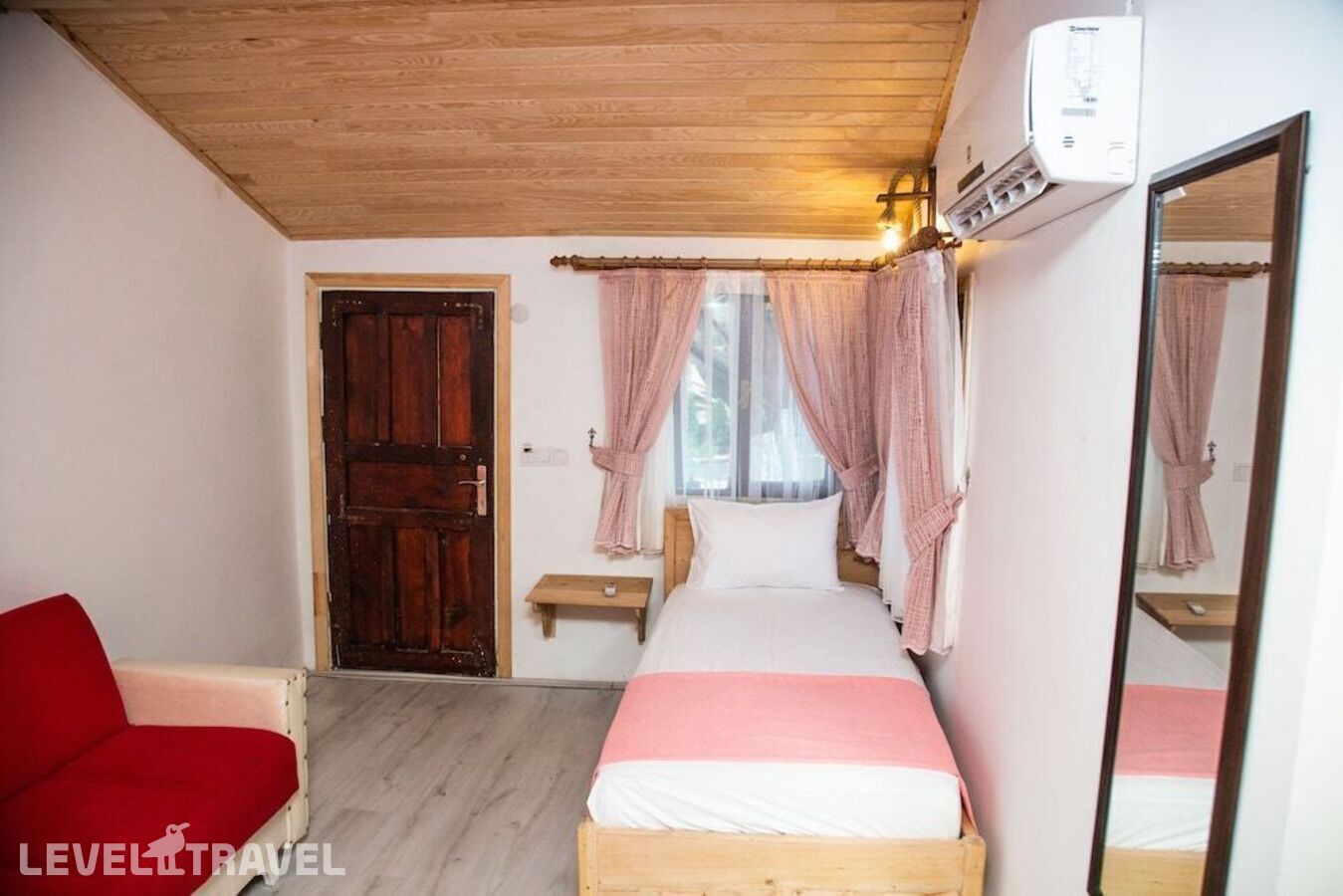 фотографии номера Семейный номер отеля Kara Kedi Beach Bungalow в Турция(Чиралы) - фото №10