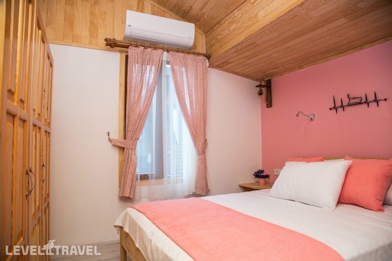 фотографии номера Семейный номер отеля Kara Kedi Beach Bungalow в Турция(Чиралы) - фото №9