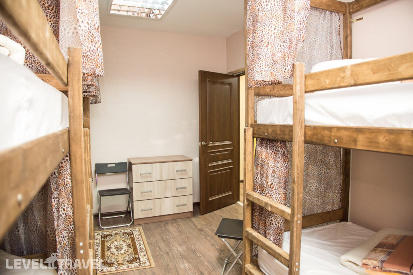 фотографии номера Общий мужской номер отеля Lenin Hostel в Россия(Западный административный округ (ЗАО)) - фото №3