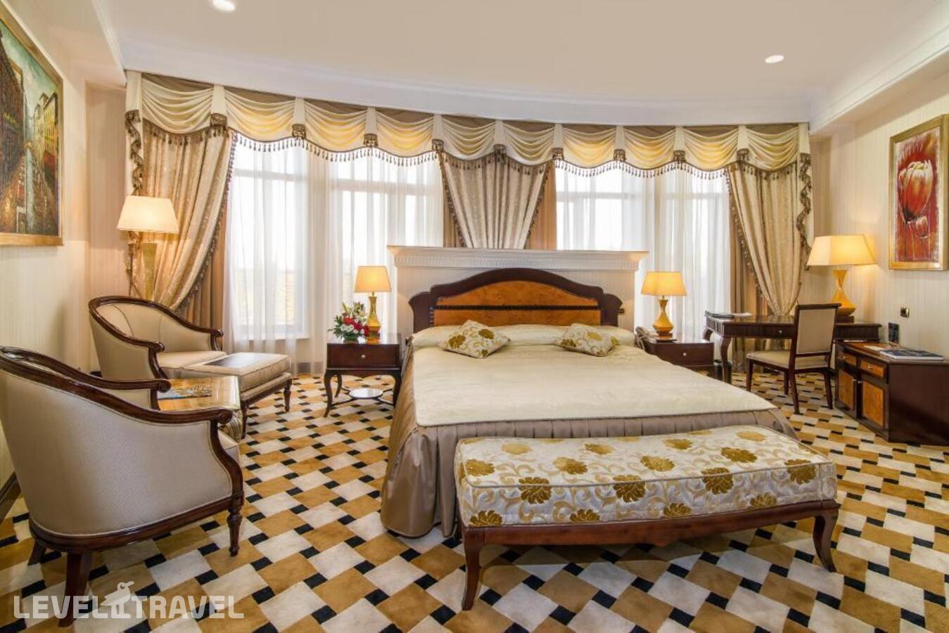 фотографии номера Представительский люкс (2 комнаты) отеля Royal Tulip в Казахстан(Алматы) - фото №1