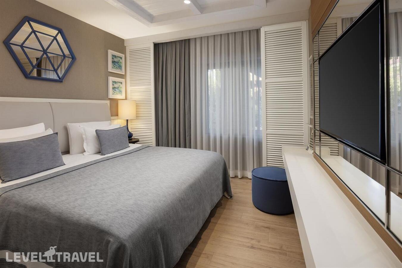 фотографии номера Семейный люкс отеля Titanic Luxury Collection Bodrum (Ex. Titanic Deluxe Bodrum) в Турция(Гюверджинлик) - фото №5