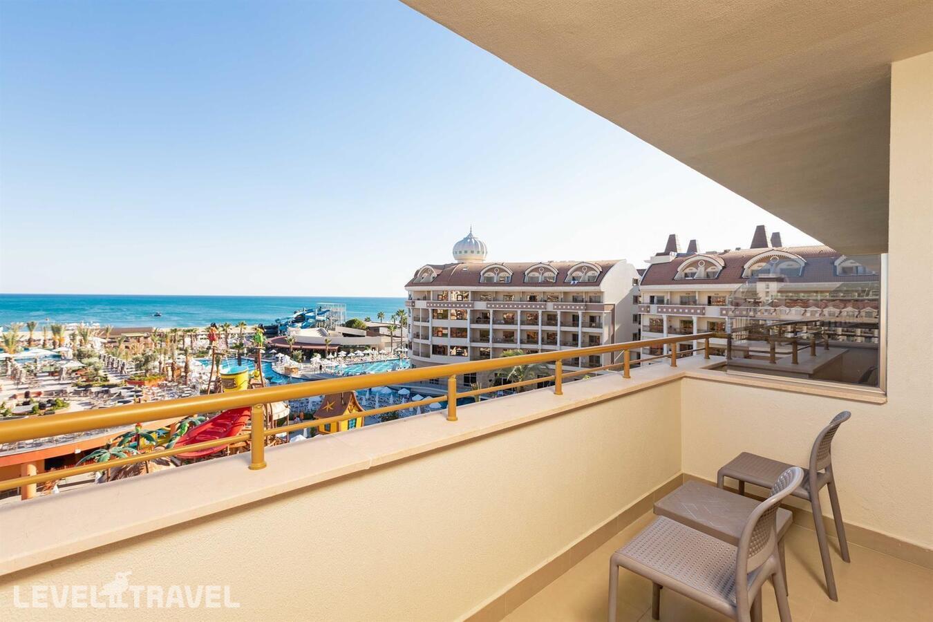 фотографии номера Стандартный с видом на море отеля Kirman Belazur Resort & Spa в Турция(Богазкент) - фото №3