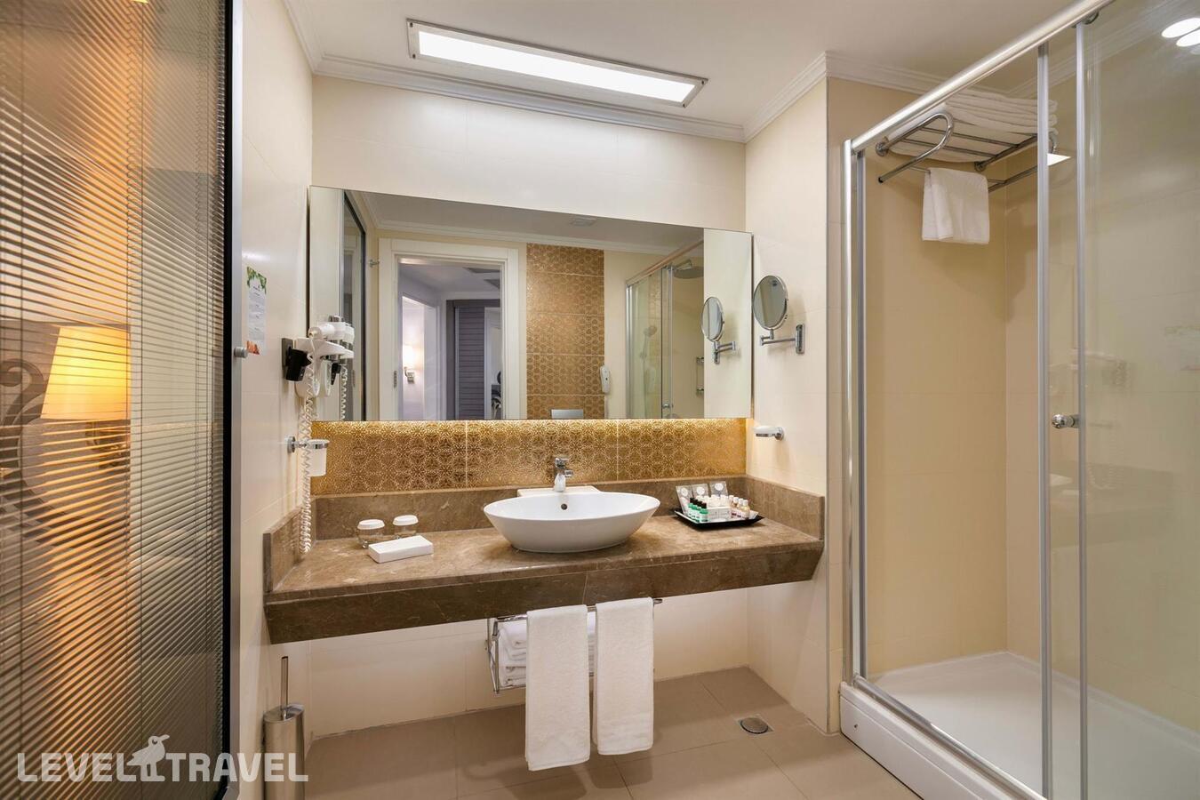 фотографии номера Семейный номер (размещение по прибытии) отеля Kirman Belazur Resort & Spa в Турция(Богазкент) - фото №5