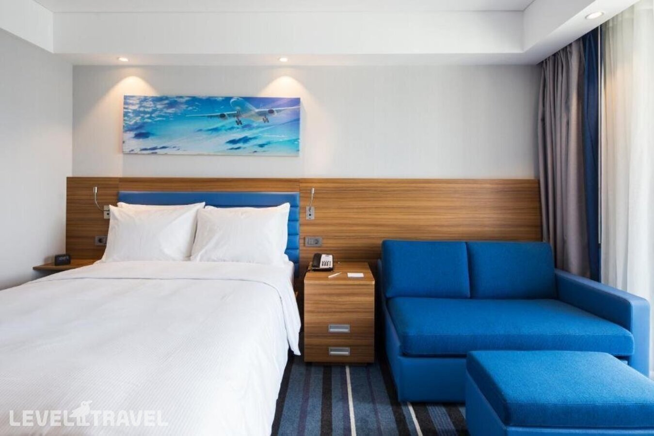 фотографии номера Стандартный номер отеля Hampton by Hilton Istanbul Kurtkoy в Турция(Пендик) - фото №8